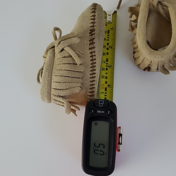 Minnetonka Fringe Baby Bootie Tan - Picture 13 of 13